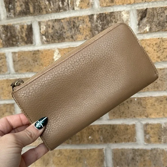 Gucci Zip Leather Wallet - Picture 2 of 9